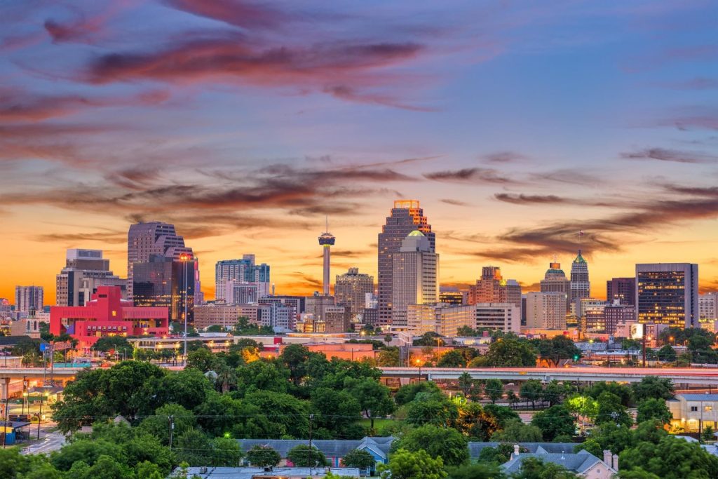 San Antonio skyline featuring downtown and the Tower of the Americas, highlighting the city’s short-term rental market